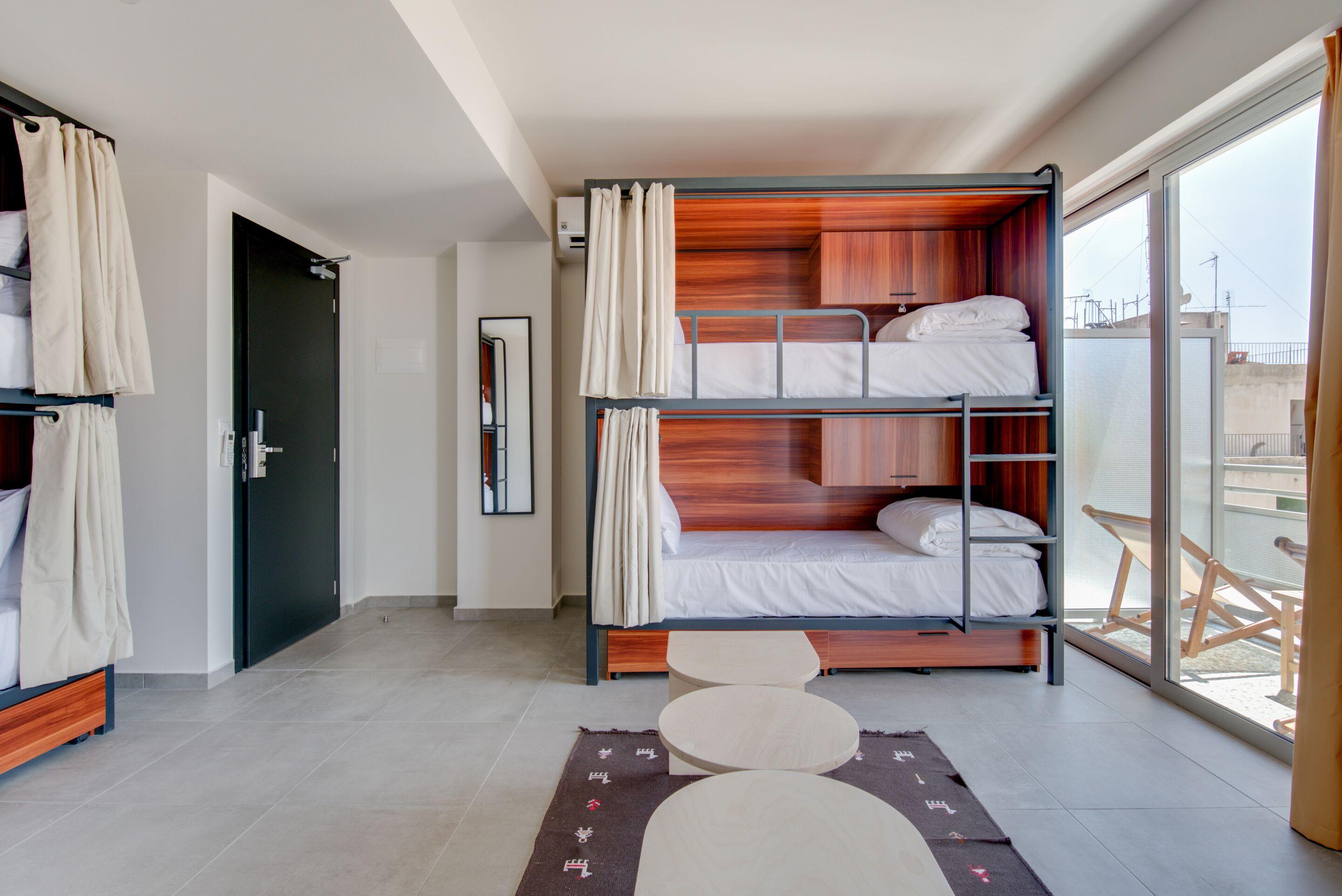Selina Theatrou Hotel 3*